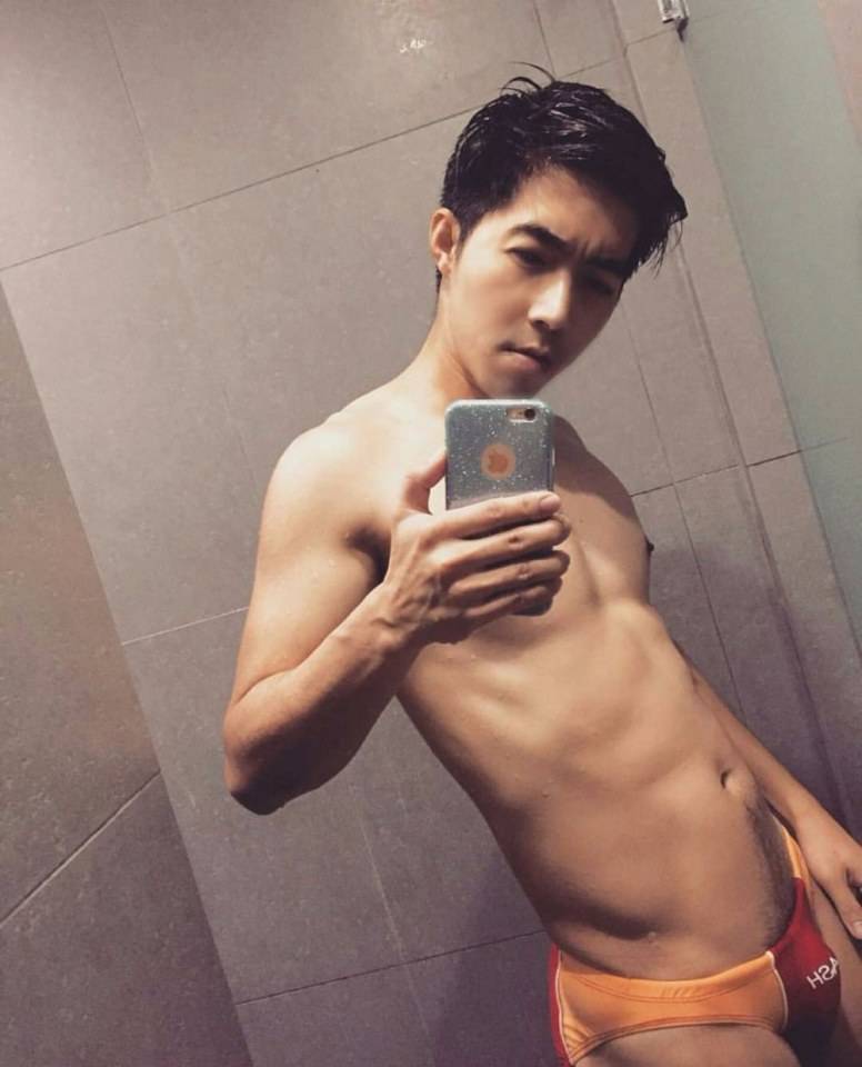 คลั่งชายชอบโชว์