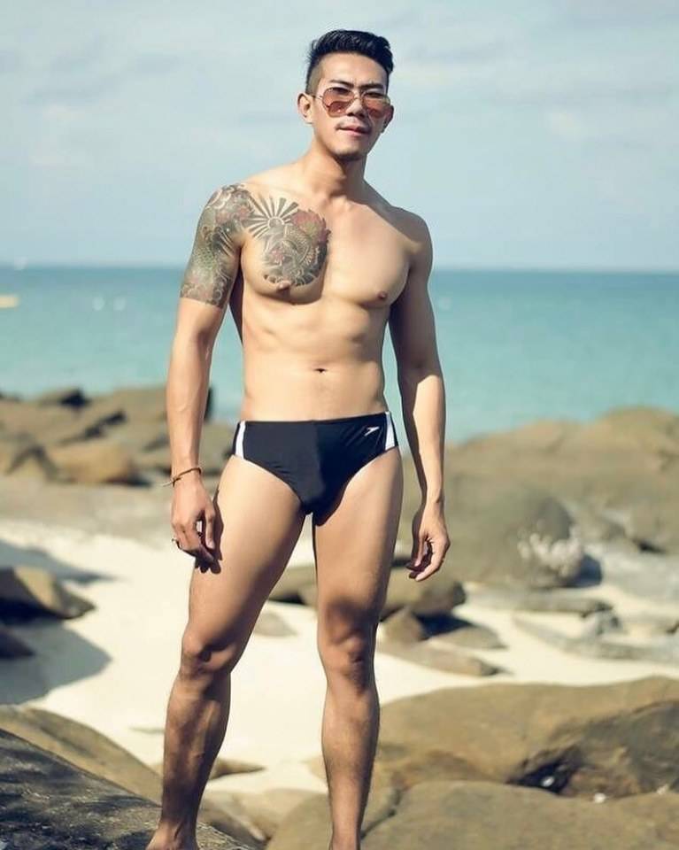 คลั่งชายชอบโชว์