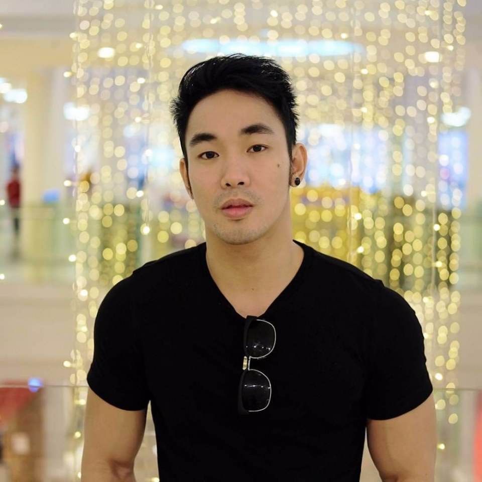 คลั่งชายชอบโชว์
