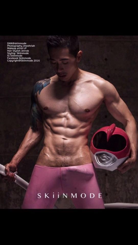 คลั่งชายชอบโชว์