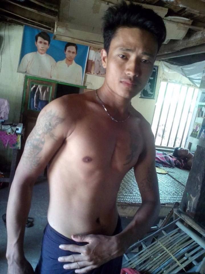 คลั่งชายชอบโชว์