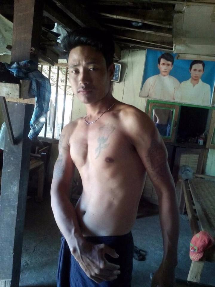 คลั่งชายชอบโชว์