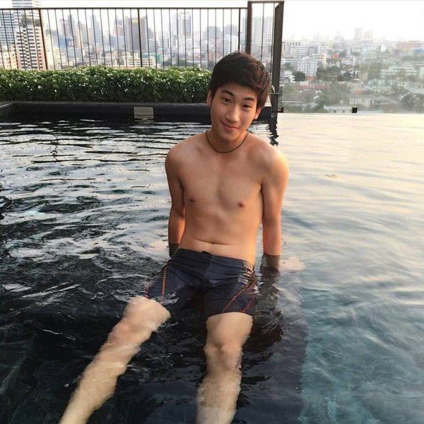 หน้าอกเร้าใจ