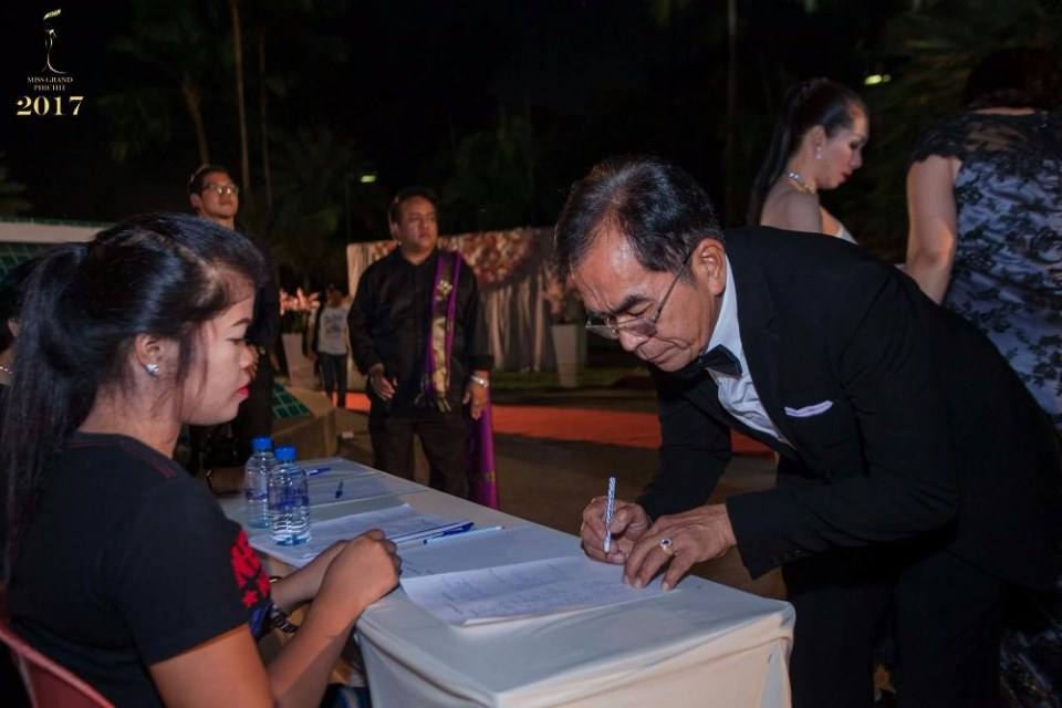 มิสแกรนด์พิจิตร 2017 อลังการงานสร้าง ไฮโซเมืองชาละวัน เต็มงาน