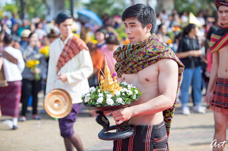 มหาวิทยาลัยขอนแก่นมีพระธาตุพนมเป็นสัญลักษณ์ตรงกลางมหาวิทยาลัย