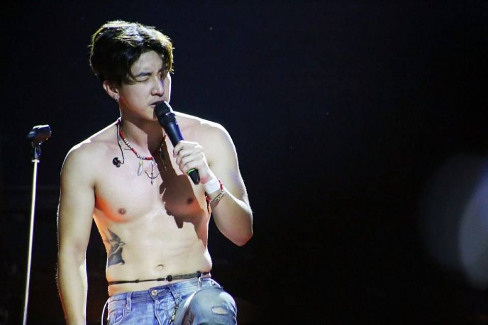 เห็นหน้าท้องร้องโอ๊ววว