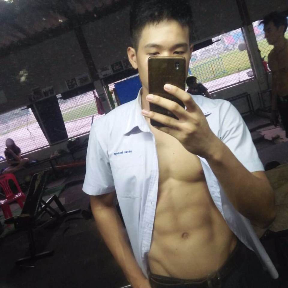 เห็นหน้าท้องร้องโอ๊ววว