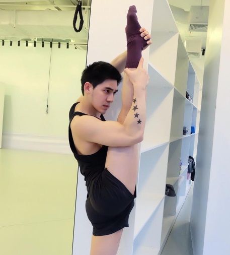 แม็ก เดอะสตาร์ โชว์ท่ายาก!! เเหก 180 องศา ขาที่ว่าขาวยังไม่เด่นเท่าปิกาจู๋ บอกเลยตุงสุดๆ