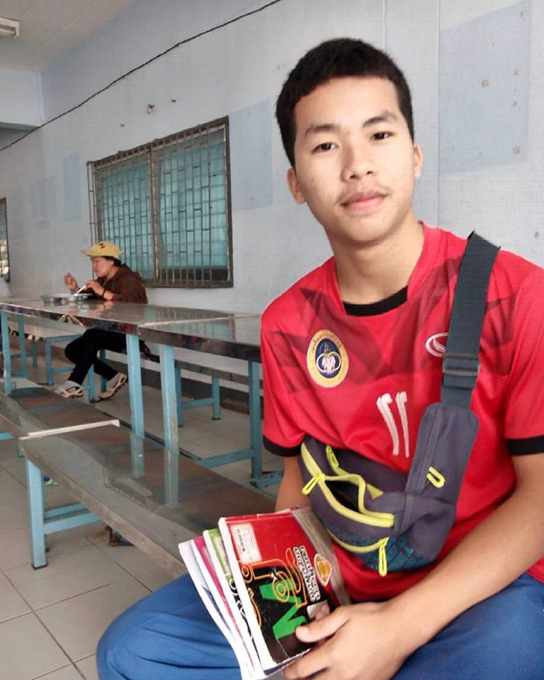หนุ่มๆ นร.รร.กีฬา # 103