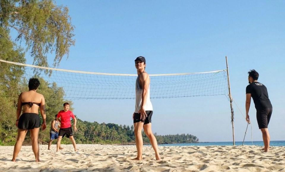 เกาะกูดร้อนระอุ!! โตโน่ ภาคิน และก๊วนเพื่อนอวดหุ่นแซ่บ!! ท้าทะเลเกาะกูด!!