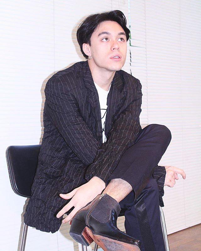ส่องหนุ่มหล่อลุคแบดบอย "เบนจมิน วาร์นี" ไอ้จิตจากซีรีส์ "หัวใจและไกปืน"