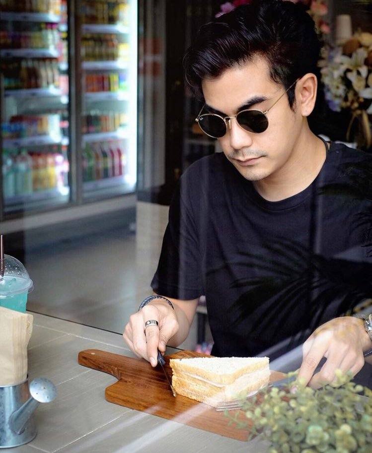 ฌอห์ณ จินดาโชติ เซอร์ๆน่ากิน