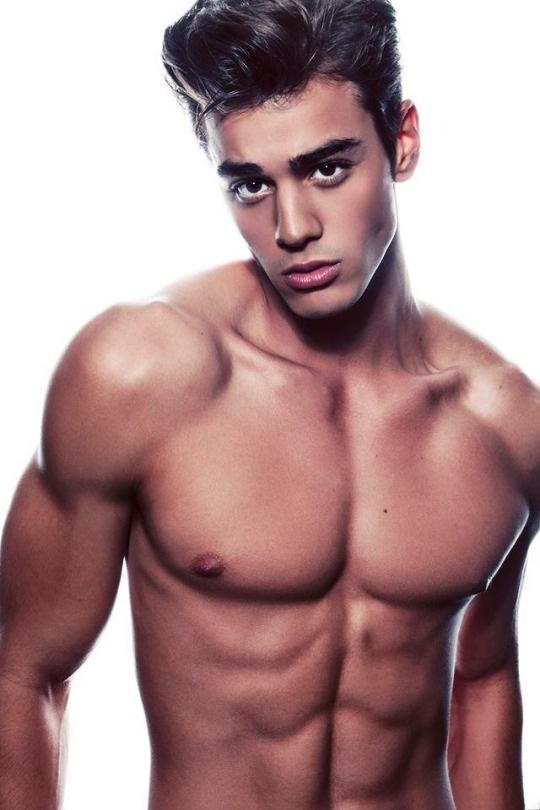 เลือกได้แค่ 1 : หล่อเทพ