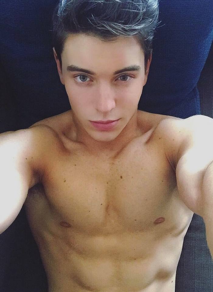 เลือกได้แค่ 1 : หล่อเทพ