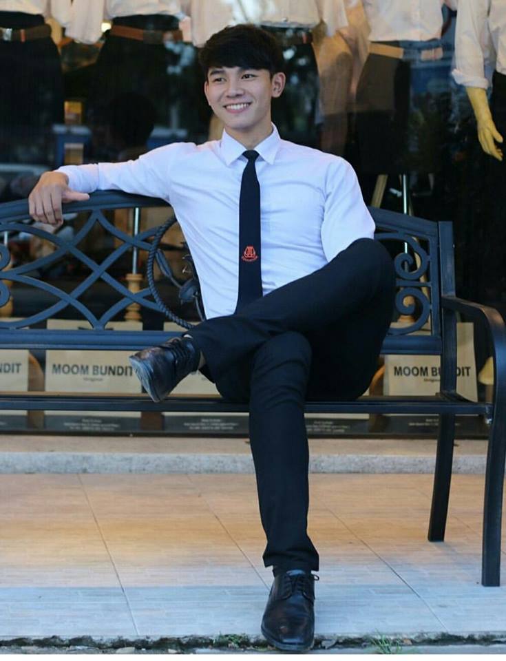 เห็นครูพละ...แล้วอยากเสียเหงื่อ!!!ครูขา...หล่ออะไรเบอร์นั้น เห็นแล้วคัน ใจสั่นไม่อยู่กับเนื้อกับตัว