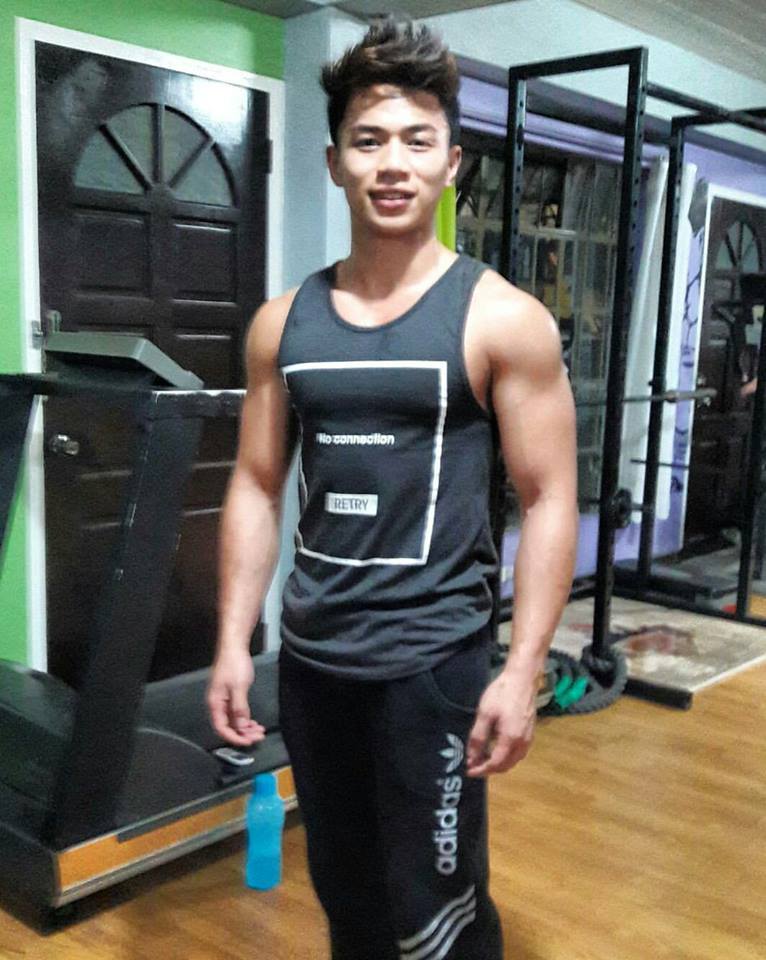 หนุ่มฟิลิปินส์ เดินโชว์หุ่นแซ่บ...!! งานประเพณีพื้นบ้าน