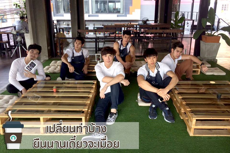 Bevbar ร้านกาแฟสุดชิคตามสไตล์คนเมืองที่เปิดเอาใจวัยรุ่นและวัยทำงานด้วยบรรยากาศของร้านที่แสนน่ารักพร้อมอาหารและเครื่องดื่มที่อร่อยถูกปากแถมราคายังสบายกระเป๋าแน่นอน