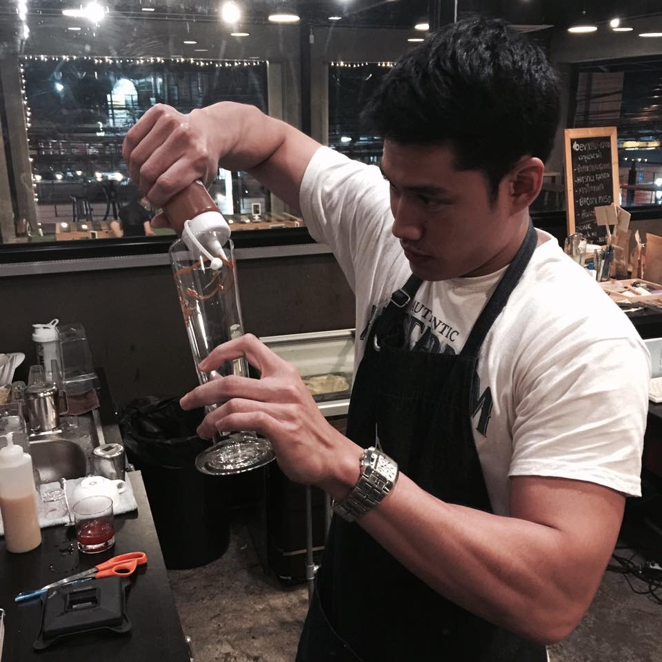 Bevbar ร้านกาแฟสุดชิคตามสไตล์คนเมืองที่เปิดเอาใจวัยรุ่นและวัยทำงานด้วยบรรยากาศของร้านที่แสนน่ารักพร้อมอาหารและเครื่องดื่มที่อร่อยถูกปากแถมราคายังสบายกระเป๋าแน่นอน