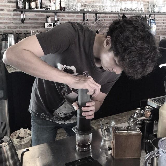 Bevbar ร้านกาแฟสุดชิคตามสไตล์คนเมืองที่เปิดเอาใจวัยรุ่นและวัยทำงานด้วยบรรยากาศของร้านที่แสนน่ารักพร้อมอาหารและเครื่องดื่มที่อร่อยถูกปากแถมราคายังสบายกระเป๋าแน่นอน