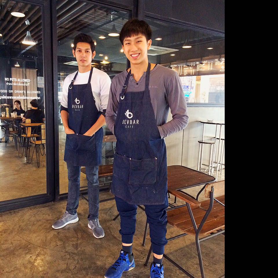 Bevbar ร้านกาแฟสุดชิคตามสไตล์คนเมืองที่เปิดเอาใจวัยรุ่นและวัยทำงานด้วยบรรยากาศของร้านที่แสนน่ารักพร้อมอาหารและเครื่องดื่มที่อร่อยถูกปากแถมราคายังสบายกระเป๋าแน่นอน