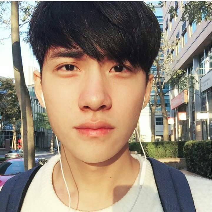 ใครรู้จักเน็ตไอดอลเกาหลีชื่ออะไรบอกที หล่อจัง
