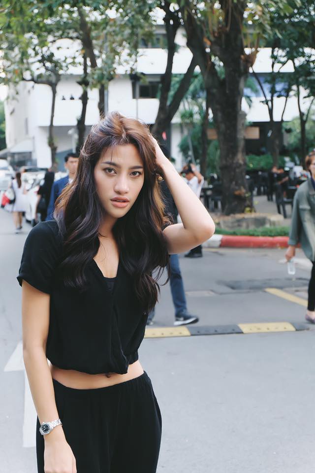 ตอกย้ำความสวยสุดฮอทระดับพริกสิบเม็ดของนักร้องสาวสุดเซ็กซี่ค่ายอโศกที่นาทีนี้ก็ต้องหลบทางให้Sheจริงๆ