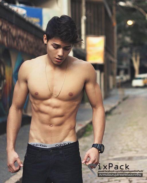 อกล่ำฉ่ำแฉะ