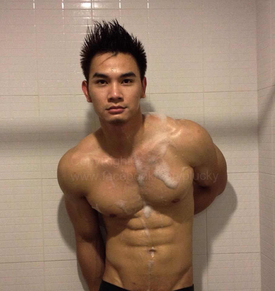 อกล่ำฉ่ำแฉะ