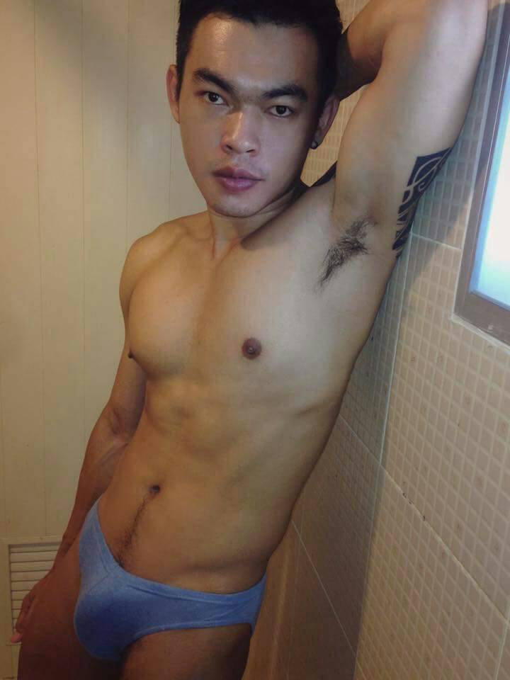 อกล่ำฉ่ำแฉะ