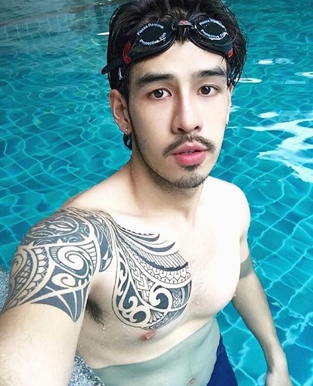 อกล่ำฉ่ำแฉะ