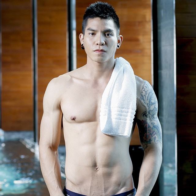 อกล่ำฉ่ำแฉะ