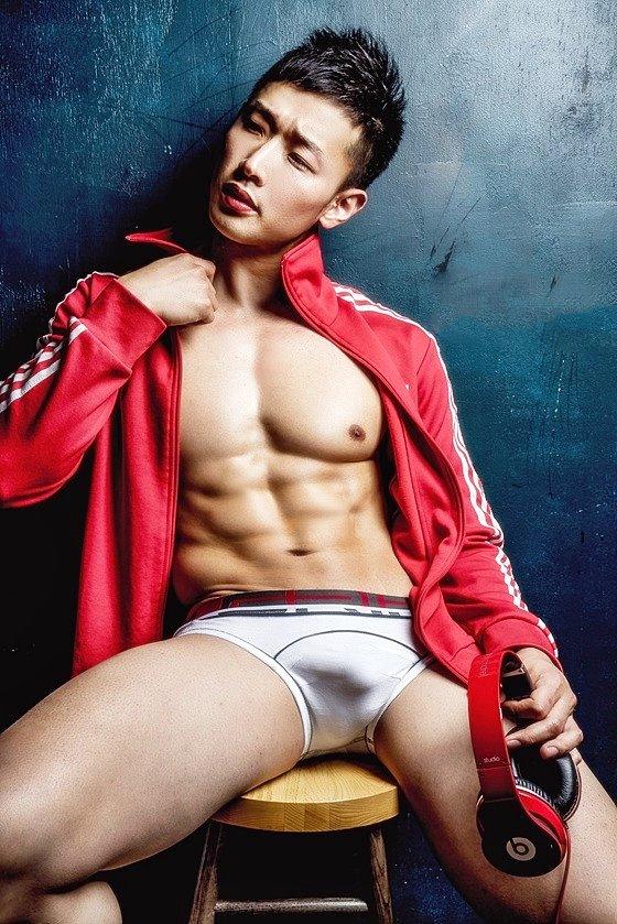 อกล่ำฉ่ำแฉะ