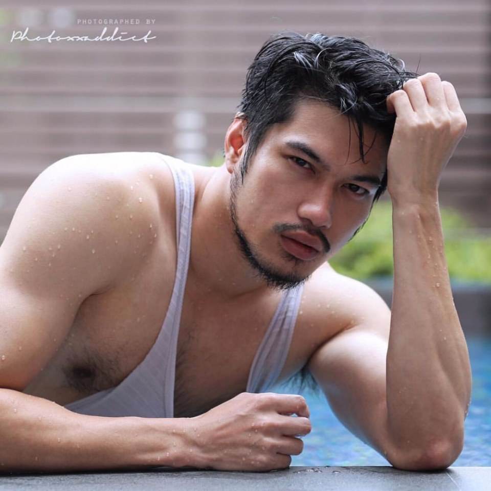 อกล่ำฉ่ำแฉะ