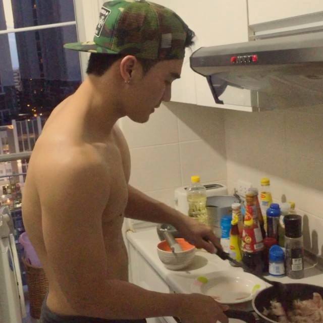 หนุ่มถอดเห็นแล้วอยาก
