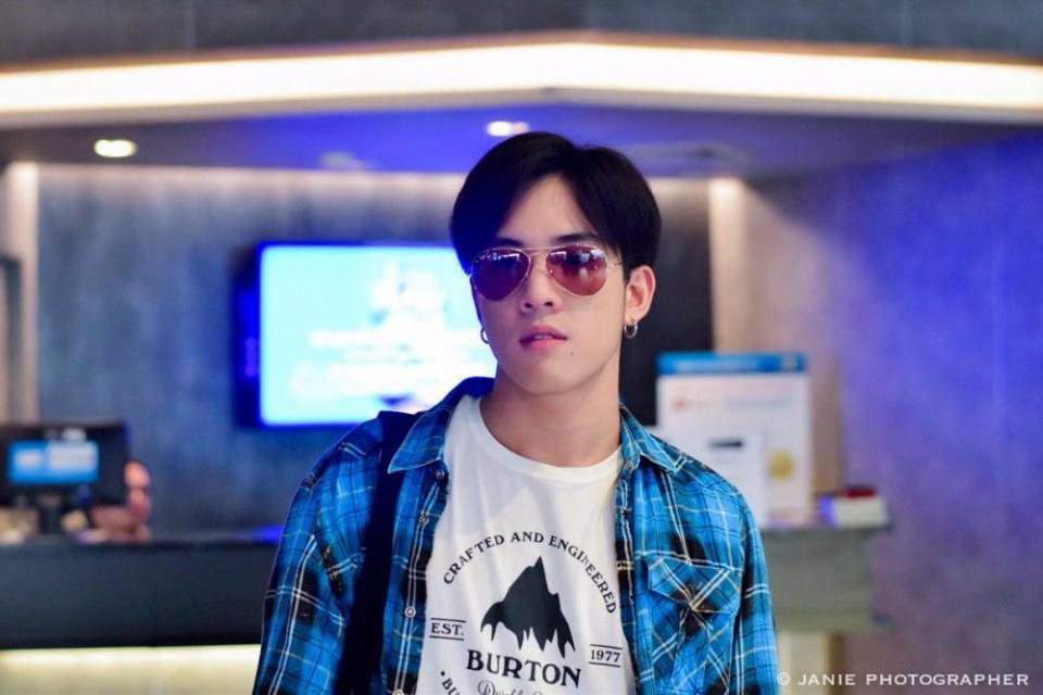 วิคเตอร์ ชัชชวิศ เลียๆๆ