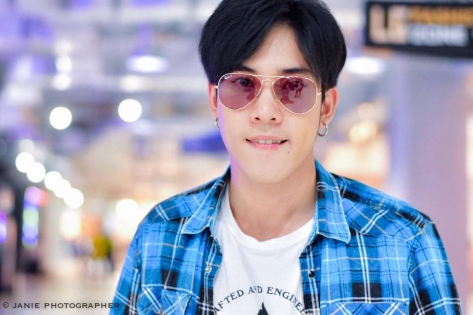 วิคเตอร์ ชัชชวิศ เลียๆๆ