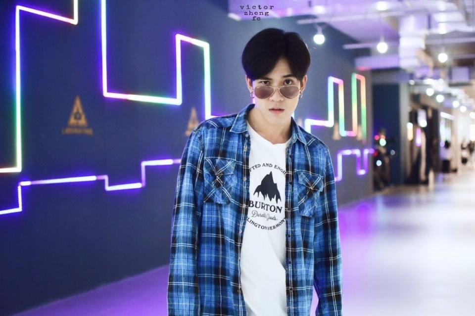 วิคเตอร์ ชัชชวิศ เลียๆๆ