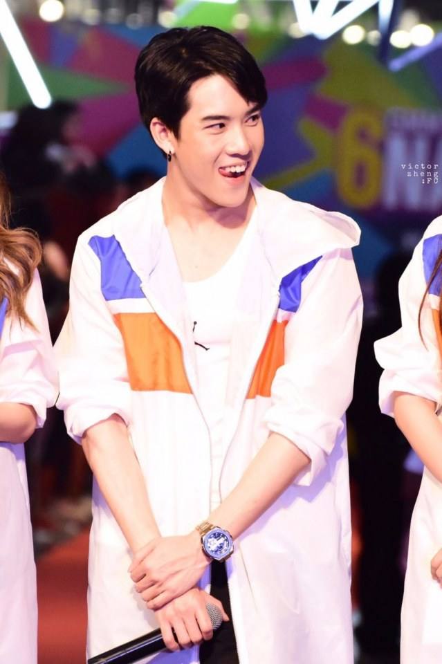 วิคเตอร์ ชัชชวิศ เลียๆๆ