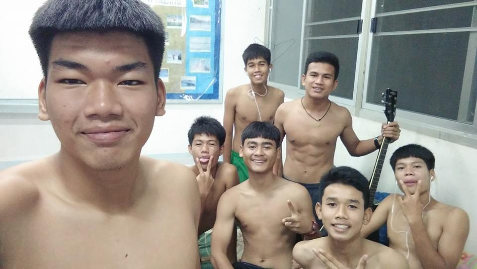 หนุ่มๆ นร.รร.กีฬา # 142
