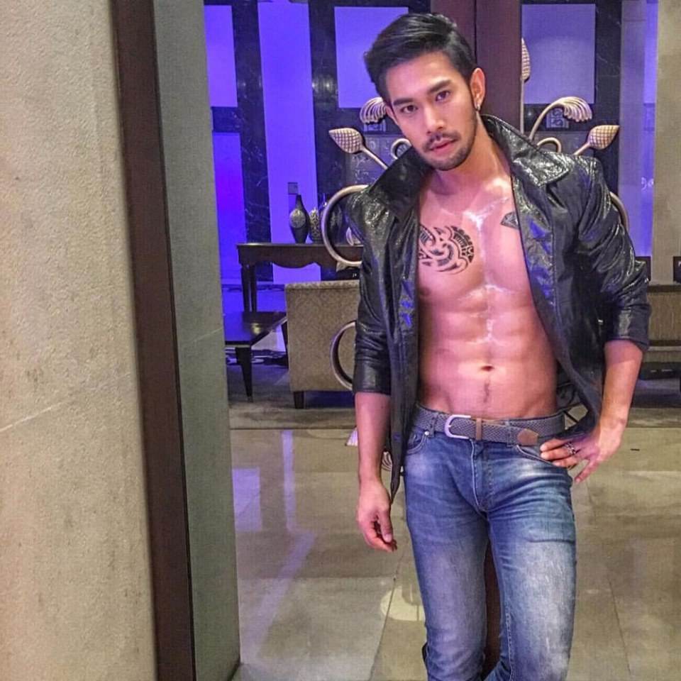รวมอกแน่นน่าซบ