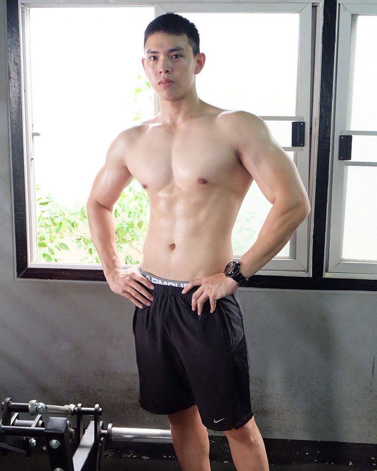 รวมอกแน่นน่าซบ