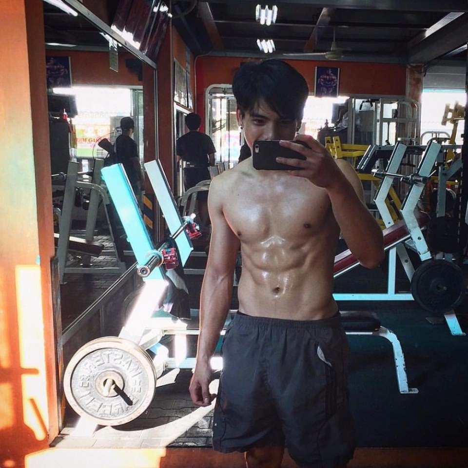 มากมายชายในโซลเชียล