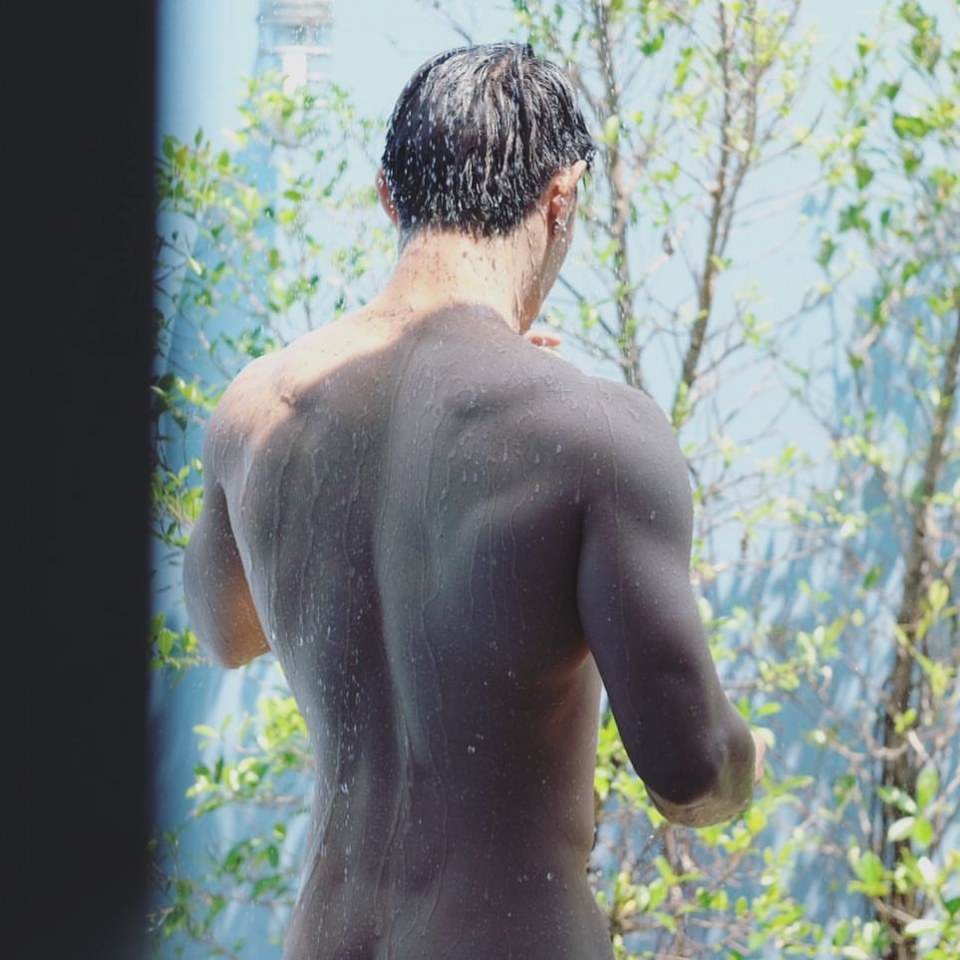 มากมายชายในโซลเชียล