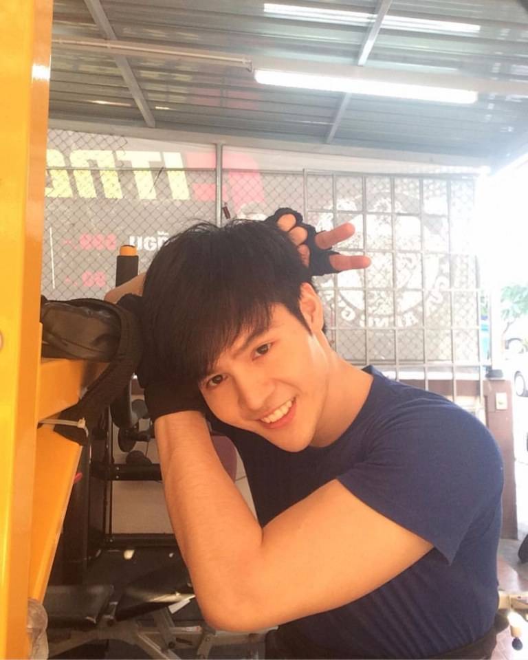 มากมายชายในโซลเชียล