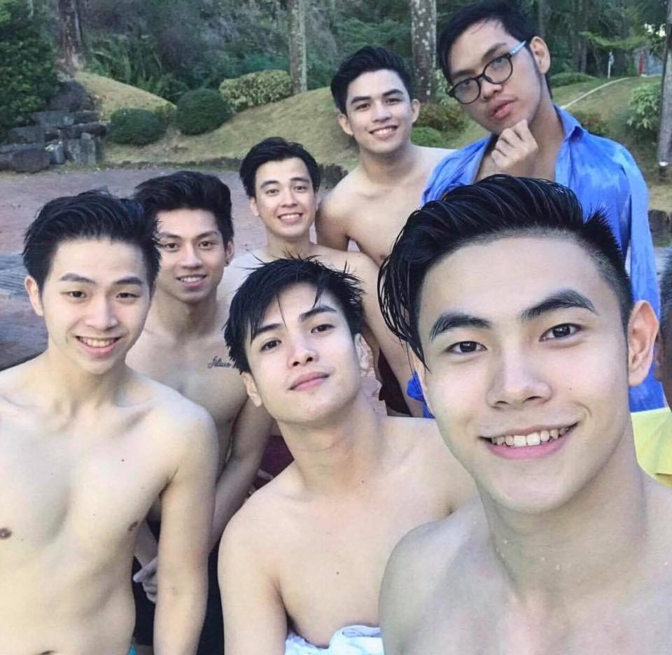 ร้อนจนต้องถอด