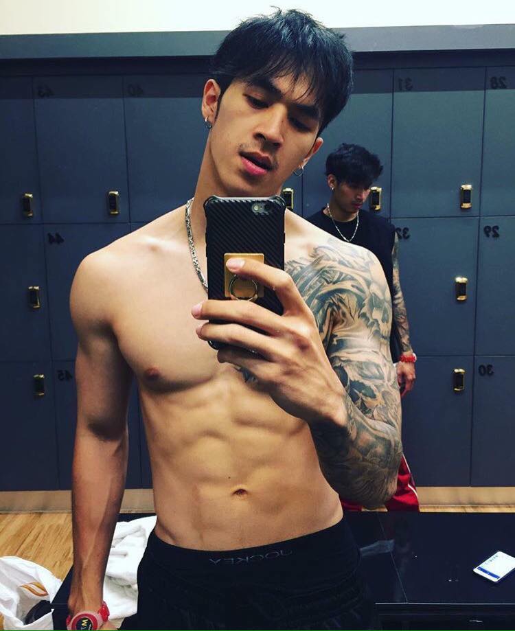 ร้อนจนต้องถอด