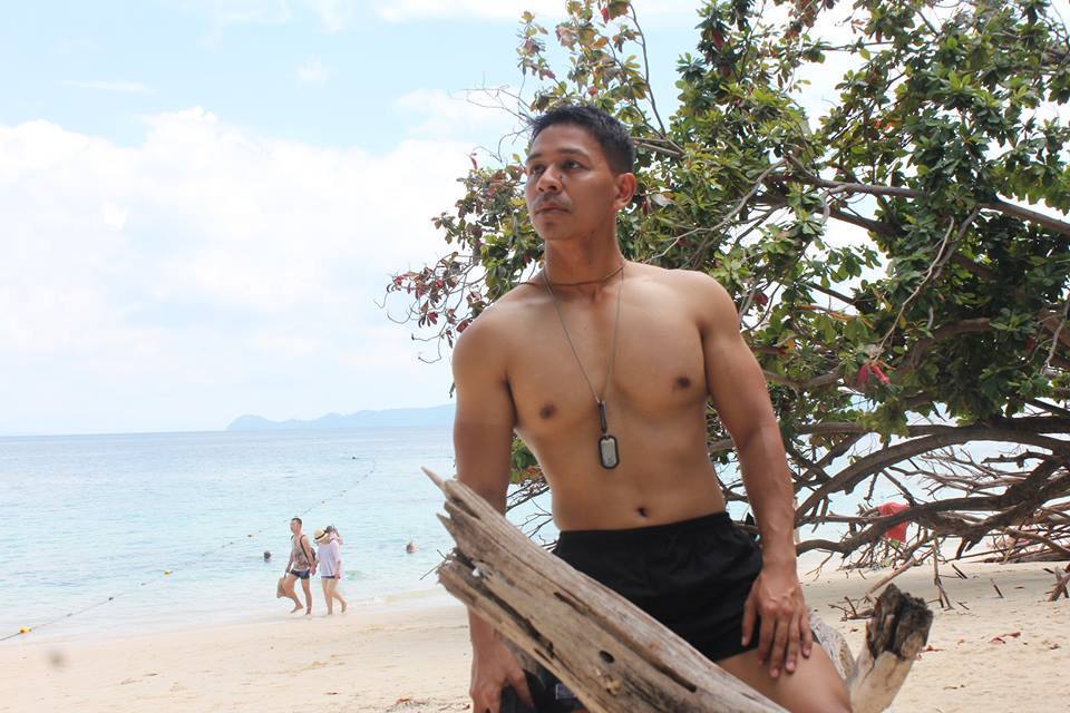 ร้อนจนต้องถอด