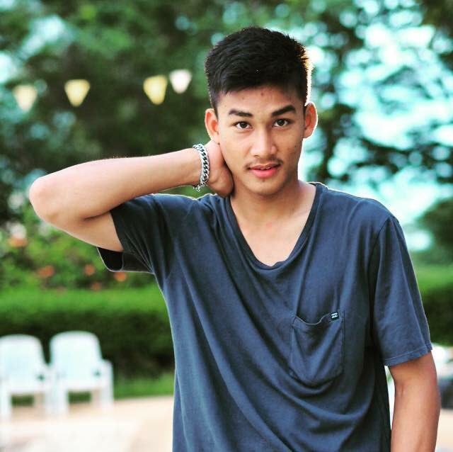 ร้อนจนต้องถอด