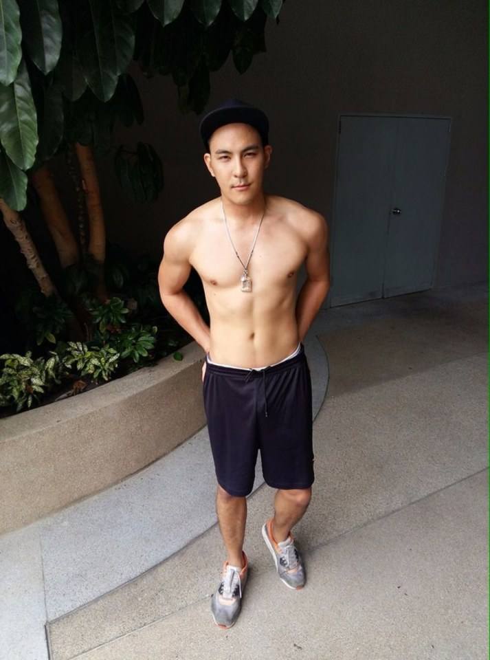 ร้อนจนต้องถอด