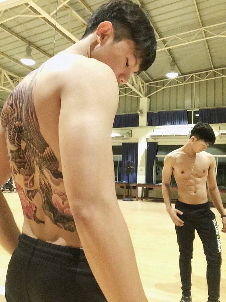 ร้อนจนต้องถอด